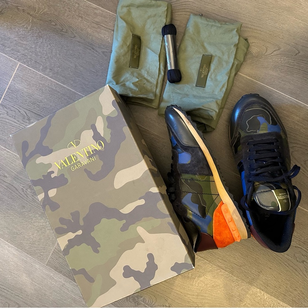 Men’s Valentino Camouflage Rockrunner Sneakers (Sz 43)